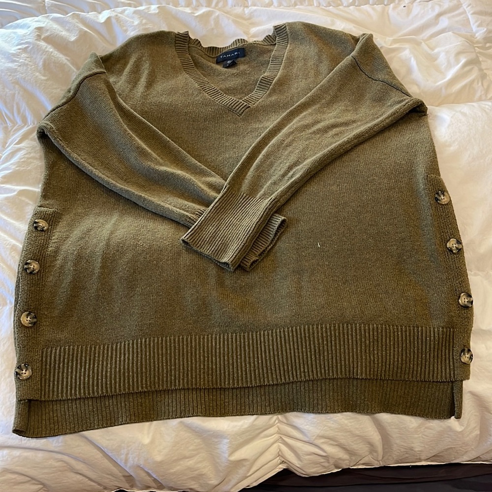Tahari sweater